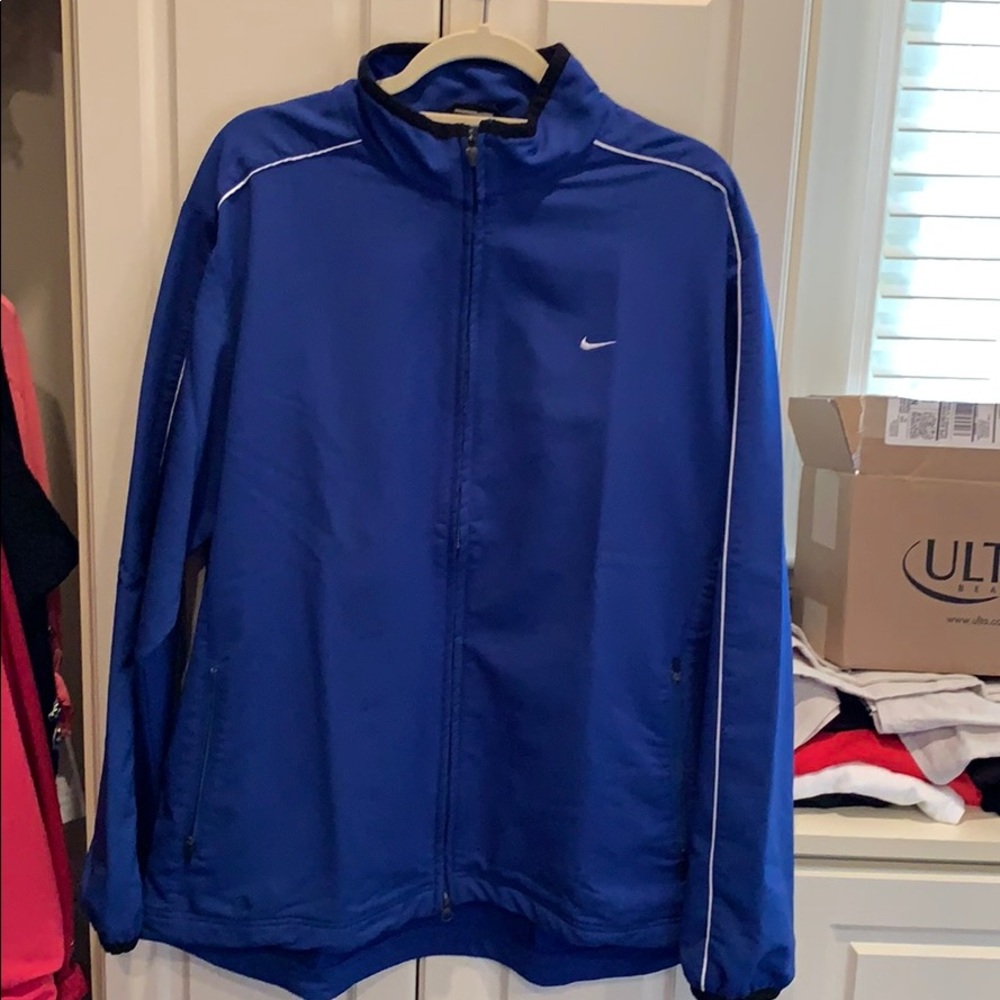 Nike men’s full zip lightweight jacket. Large